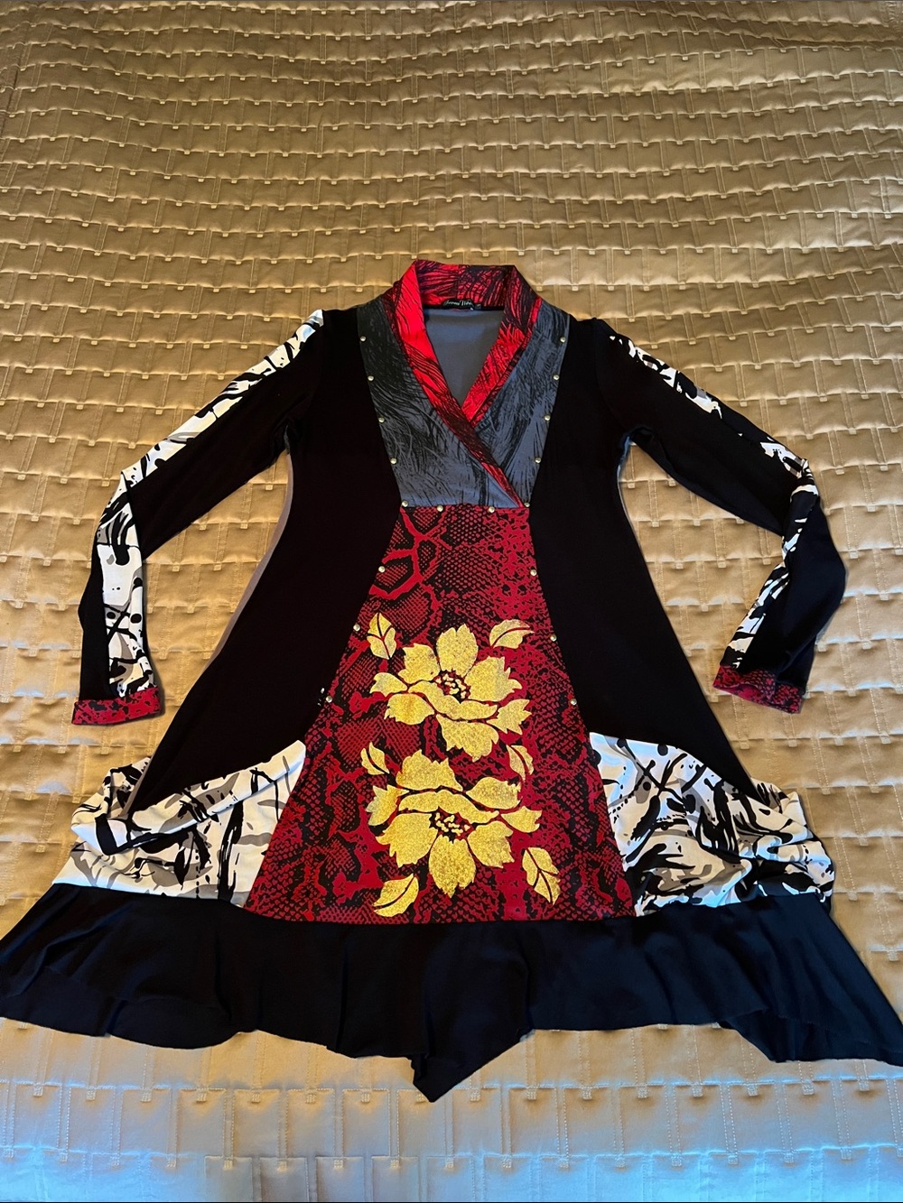 Women's Seven Waves Black Tunic with Red and Gold Floral Panels. Brazil Small - Picture 4 of 12
